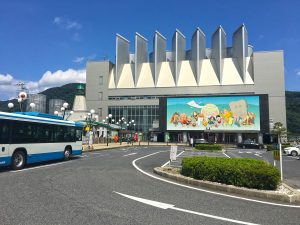 境港駅前のバスターミナル