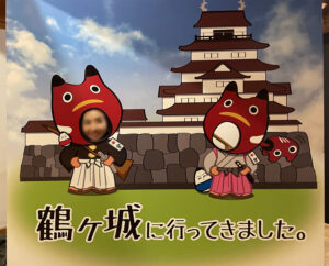 赤べこ侍と鶴ヶ城の顔ハメ看板